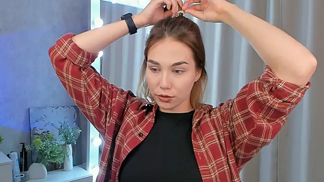 Tate Angel online show from September 14, 2025, 6:19 pm