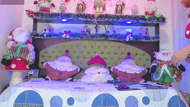 EMILY ROUSSE71 online show from November 14, 2025, 9:18 pm