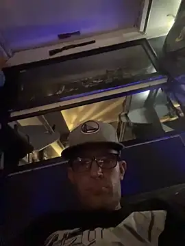 DirkD916 online show from October 12, 2025, 10:44 pm