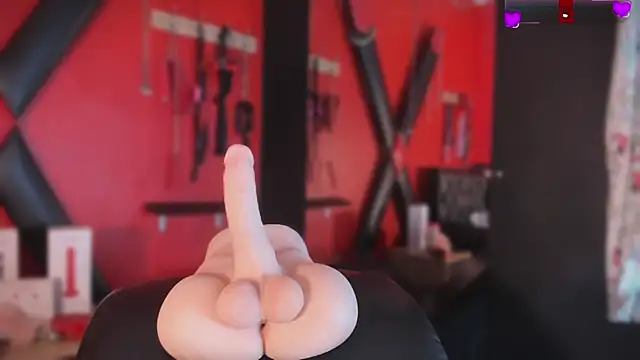 Monttserratt online show from April 15, 2026, 7:58 pm