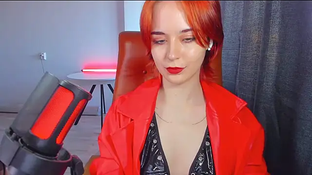 mollyposhh online show from September 19, 2025, 2:21 pm