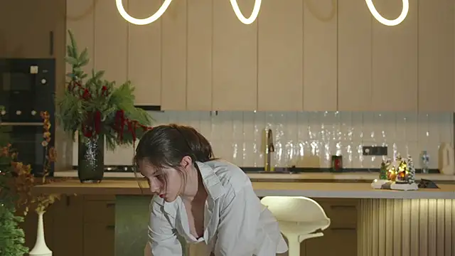 Snapshot of whisper_of_love chatting on December 16, 2025, 2:05 am whisper of love online show from December 16, 2025, 2:05 am