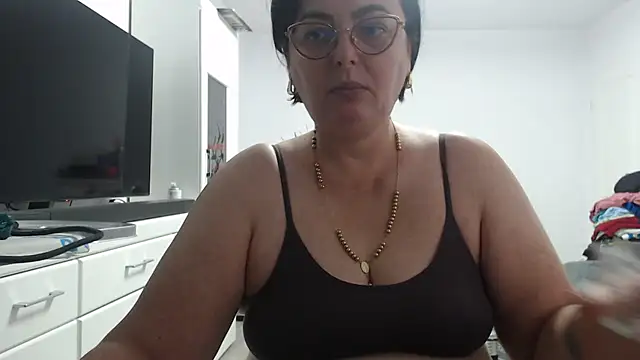 Amandamuller1982 online show from October 6, 2025, 2:18 pm