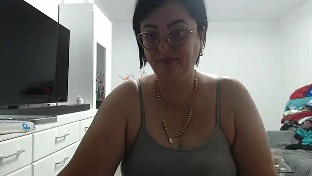 Amandamuller1982 online show from September 12, 2025, 9:47 pm