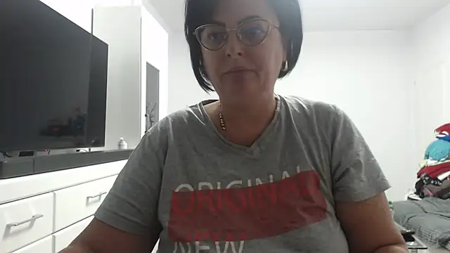 Amandamuller1982 online show from September 23, 2025, 8:27 pm