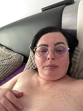 Amandamuller1982 online show from March 12, 2025, 11:10 am