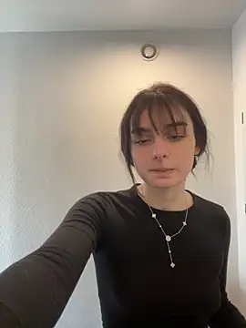 Snapshot of AdelinaAlia chatting on April 24, 2026, 10:17 am AdelinaAlia online show from April 24, 2026, 10:17 am