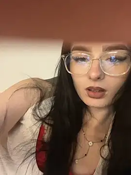 Snapshot of AdelinaAlia chatting on May 19, 2026, 8:16 pm AdelinaAlia online show from May 19, 2026, 8:16 pm