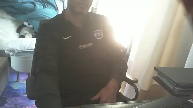 shyfrenchcock1 online show from November 29, 2025, 2:28 pm