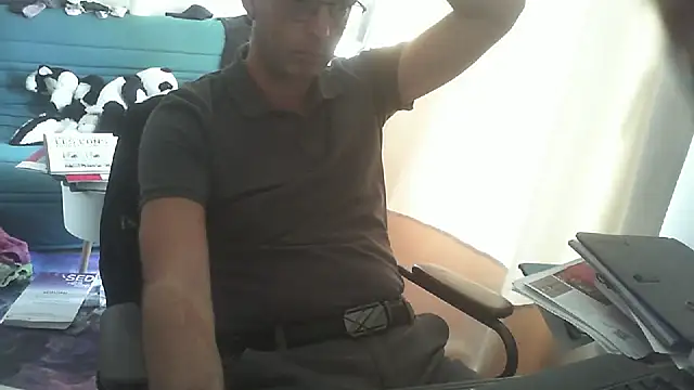 shyfrenchcock1 online show from October 17, 2025, 12:51 pm