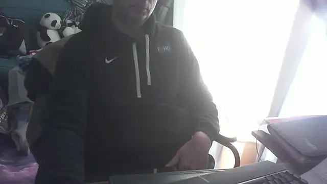 shyfrenchcock1 online show from April 7, 2026, 8:27 am