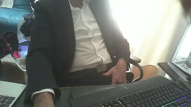 shyfrenchcock1 online show from April 17, 2026, 11:57 am