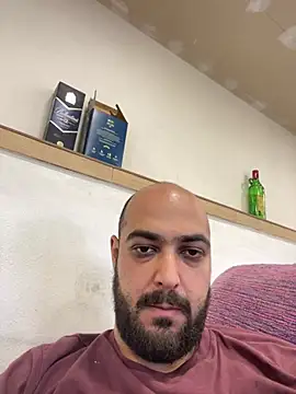 chicomallorca96 online show from April 6, 2026, 3:57 pm