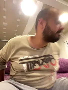 chicomallorca96 online show from October 20, 2025, 3:34 pm