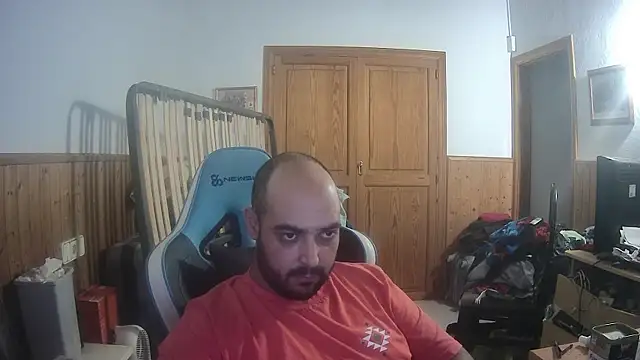 chicomallorca96 online show from September 9, 2025, 3:54 pm