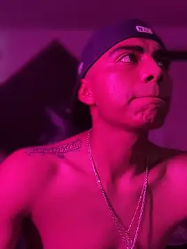 SkinnyHot444 online show from December 6, 2024, 10:46 pm