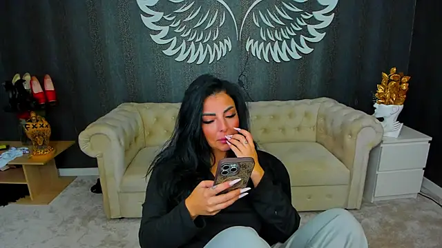 anemarieejolie online show from October 28, 2025, 5:23 pm