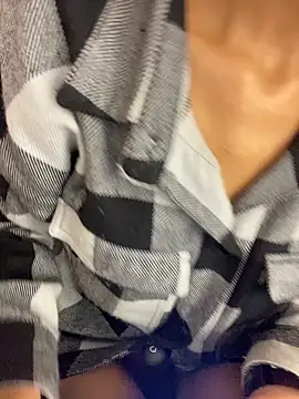 bonnie 18x online show from December 5, 2025, 8:17 pm