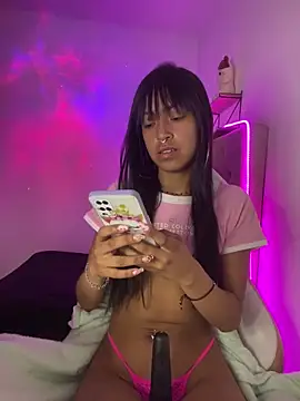 bonnie 18x online show from March 14, 2025, 4:21 am