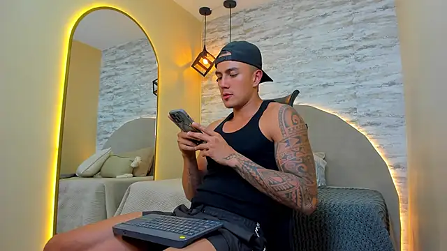 Aron Bolt online show from November 14, 2025, 1:20 am