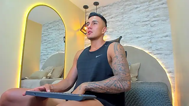 Aron Bolt online show from November 9, 2025, 10:14 pm