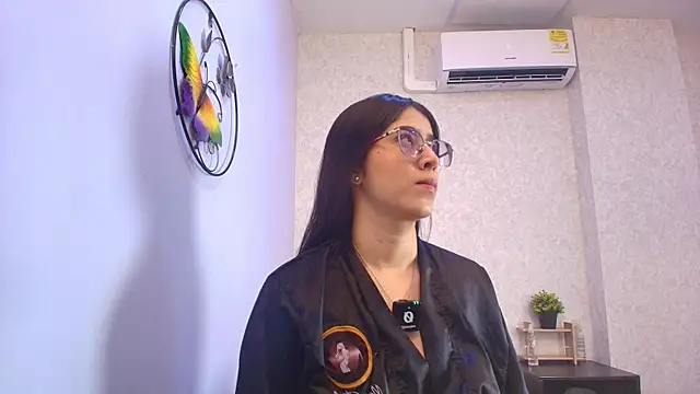 Amy wats0n online show from December 19, 2025, 7:05 pm