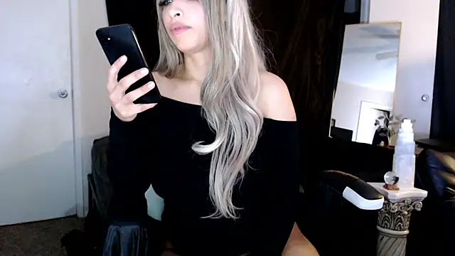 liadivina online show from March 13, 2025, 10:05 am