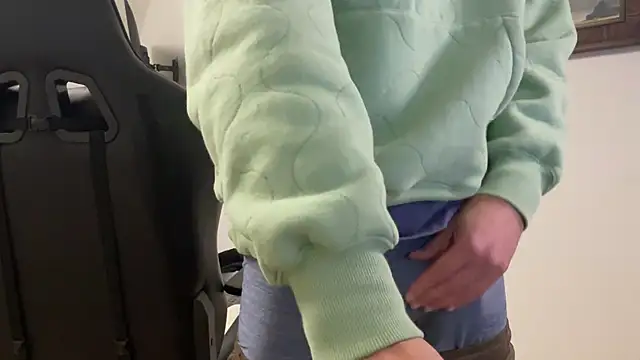 Dylansd online show from January 8, 2025, 4:55 am