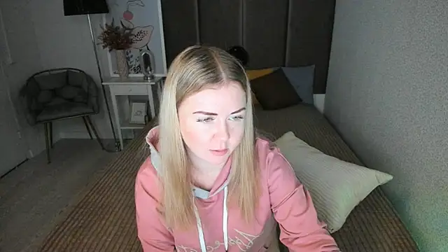 BettyBloom69 online show from November 19, 2025, 4:45 am