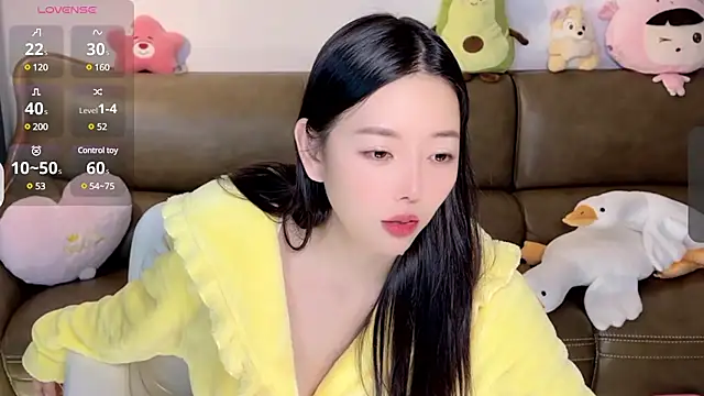 Yilin1999 online show from February 7, 2025, 5:40 pm