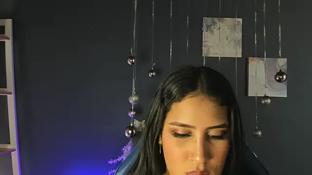 Snapshot of Cami__Smiith chatting on December 3, 2024, 2:33 pm Cami Smiith online show from December 3, 2024, 2:33 pm