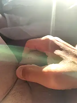 mirrowhot online show from October 6, 2025, 4:41 pm