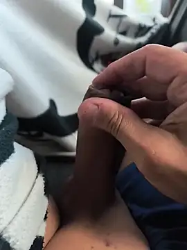 mirrowhot online show from December 15, 2025, 3:18 pm