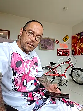mileflav0r online show from May 17, 2026, 8:25 am