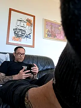 mileflav0r online show from April 14, 2026, 7:02 am