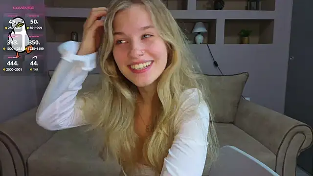 Snapshot of LinaCristonsen chatting on November 21, 2025, 4:17 pm LinaCristonsen online show from November 21, 2025, 4:17 pm