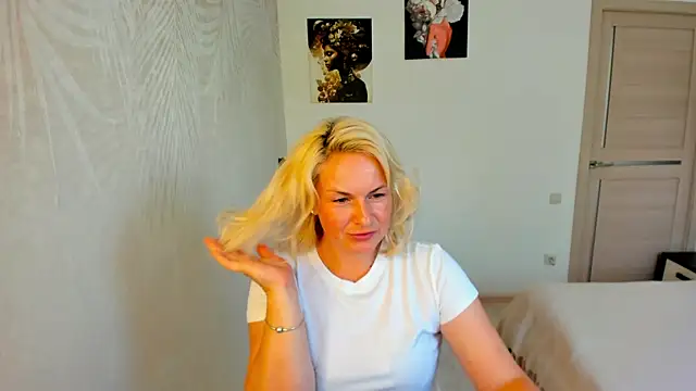 Snapshot of Alicee_Gracee chatting on July 31, 2026, 9:30 am Alicee Gracee online show from July 31, 2026, 9:30 am