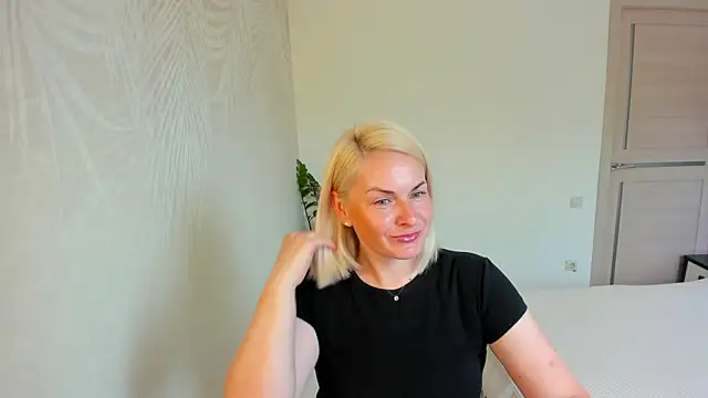 Snapshot of Alicee_Gracee chatting on June 5, 2026, 8:53 am Alicee Gracee online show from June 5, 2026, 8:53 am