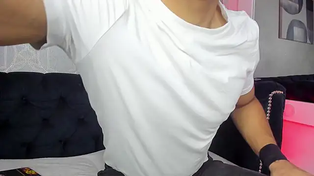 Lucii fer  online show from December 15, 2025, 11:38 am