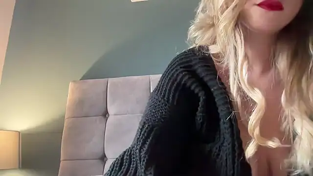 Snapshot of LustfulLuna_ chatting on February 7, 2025, 11:56 am LustfulLuna online show from February 7, 2025, 11:56 am