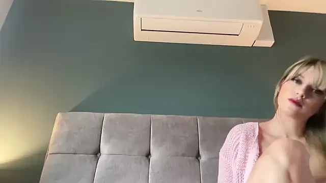 Snapshot of LustfulLuna_ chatting on November 3, 2025, 1:15 pm LustfulLuna online show from November 3, 2025, 1:15 pm