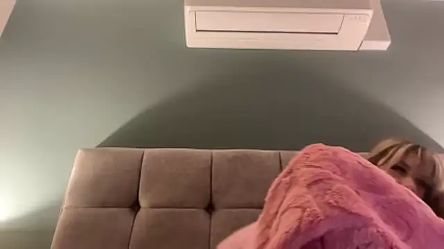 Snapshot of LustfulLuna_ chatting on November 4, 2025, 6:22 pm LustfulLuna online show from November 4, 2025, 6:22 pm