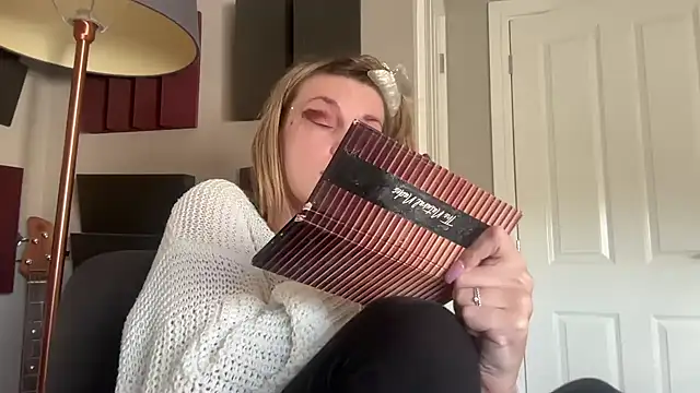 Snapshot of LustfulLuna_ chatting on November 1, 2025, 1:49 pm LustfulLuna online show from November 1, 2025, 1:49 pm