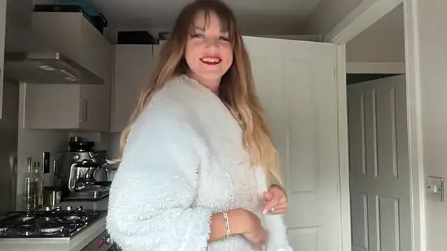 Snapshot of LustfulLuna_ chatting on February 7, 2025, 2:58 pm LustfulLuna online show from February 7, 2025, 2:58 pm