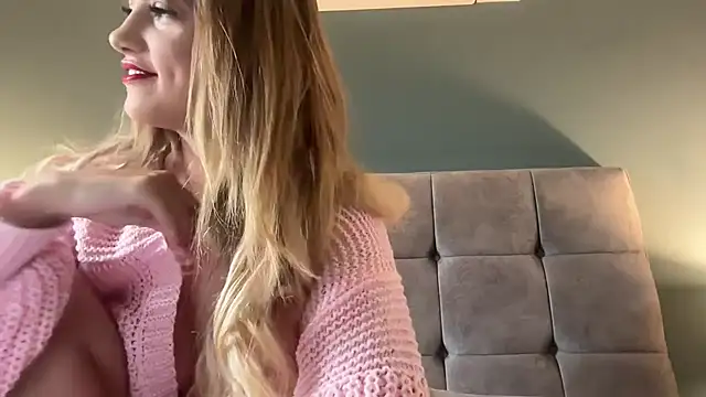 Snapshot of LustfulLuna_ chatting on February 9, 2025, 11:36 am LustfulLuna online show from February 9, 2025, 11:36 am