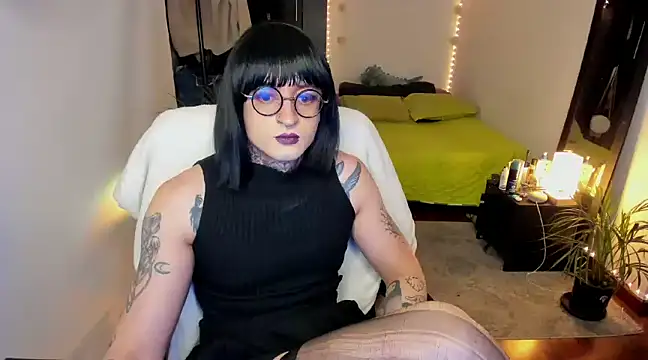 ShiiraVelkor online show from February 18, 2025, 1:22 pm