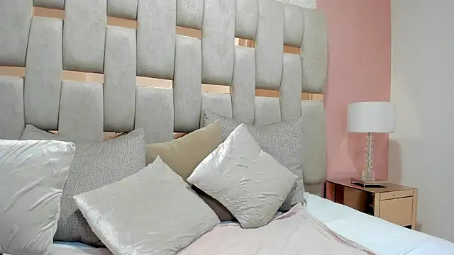 nicole fisherr online show from March 12, 2026, 4:51 am