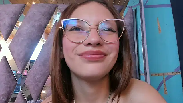 LARICSABLUE online show from March 12, 2025, 8:20 pm