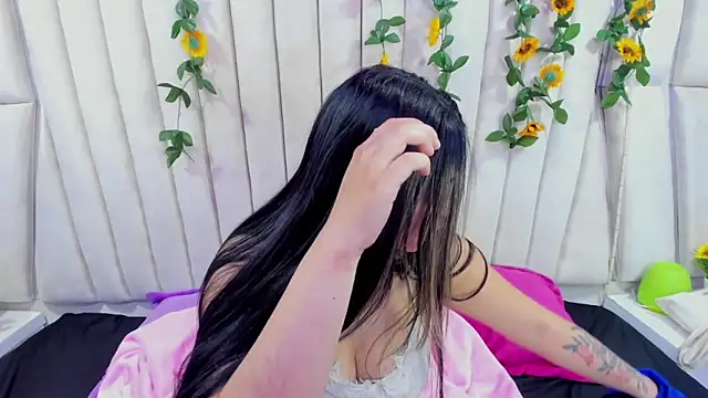 Lucy Anall  online show from September 9, 2025, 8:29 pm