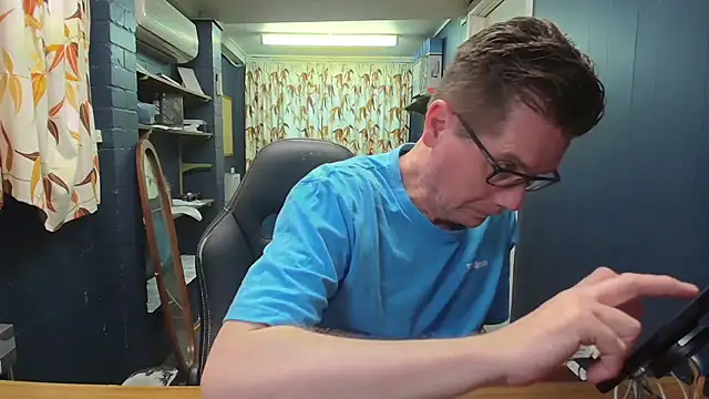 tilobinder online show from October 11, 2025, 1:56 pm